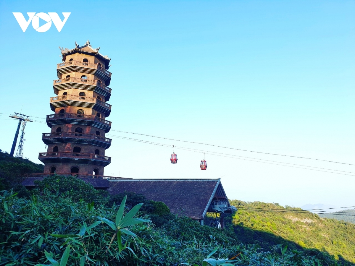 Tourists are able to use cable cars in order to reach the peak of Yen Tu Mountain.