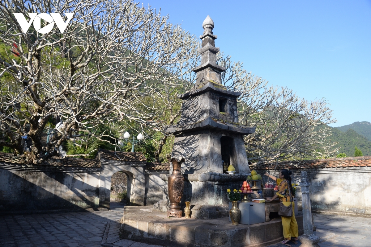 Huyen Quang tower is considered the heart of the Yen Tu cultural relic complex.
