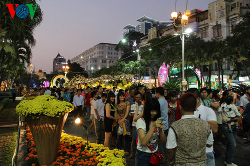 Không khí đón giao thừa Giáp Ngọ 2014 - ảnh 106