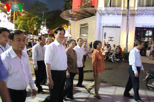 Không khí đón giao thừa Giáp Ngọ 2014 - ảnh 105