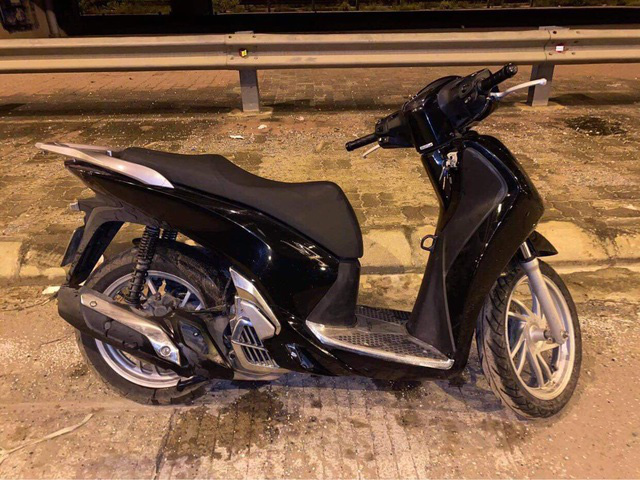 Đến lượt xe SH bị “phù phép” bằng giấy “mẹ bồng con”, 25 triệu đồng/chiếc - Ảnh 1.