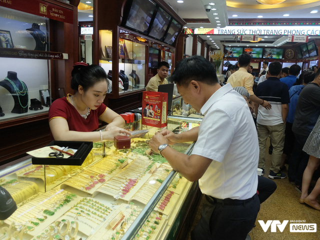 Điên đảo giá vàng: Người mua nuôi hy vọng, kẻ bán vui chốt lời - Ảnh 5.