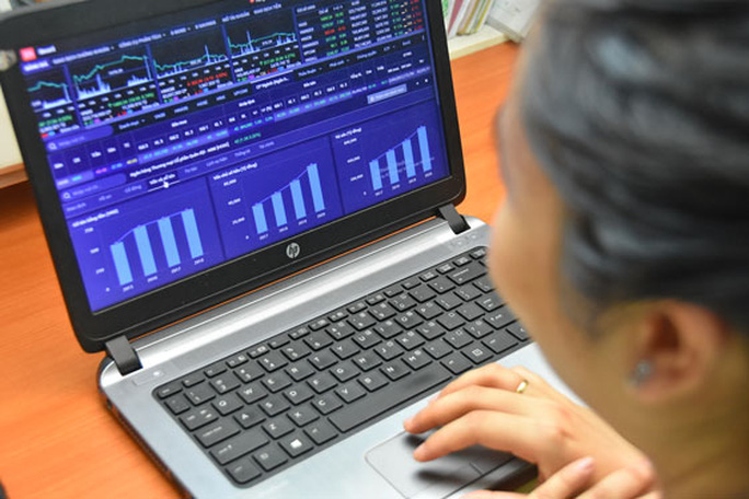 Cổ phiếu “vua” có còn hấp dẫn trong những tháng cuối năm? - Ảnh 1.