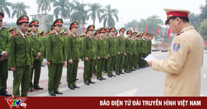 Nghe VietNamNet: Tăng cường 500 học viên cảnh sát phân luồng giao thông Tết