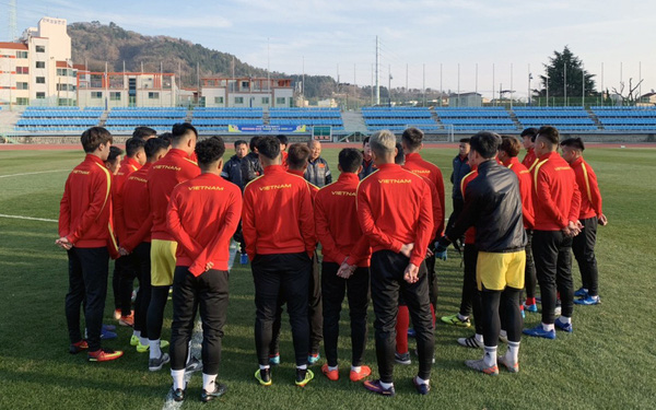 Nghe VietNamNet: ĐT U23 Việt Nam bước vào buổi tập đầu tiên tại Hàn Quốc
