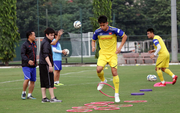 Nghe VietNamNet: VFF bố trí 2 trợ lý ngôn ngữ riêng biệt cho ĐTQG & U23 QG