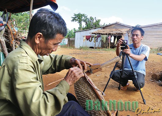 Thú vị chuyện đồng bào “làm phim” - ảnh 2