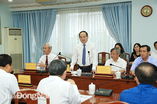 hình không có chú thích