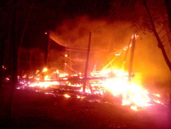 Lửa bếp bùng phát làm cháy nhà dân - ảnh 1