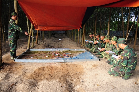 Hình ảnh Sư đoàn 302, Quân khu 7 diễn tập phòng ngự bờ biển - ảnh 7