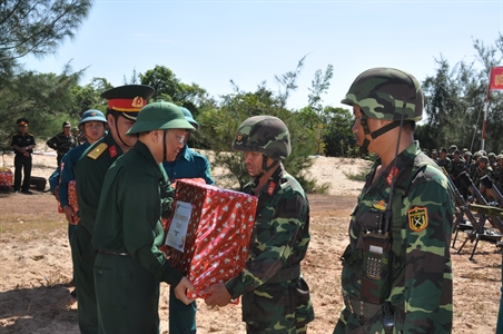 Hình ảnh Sư đoàn 302, Quân khu 7 diễn tập phòng ngự bờ biển - ảnh 4