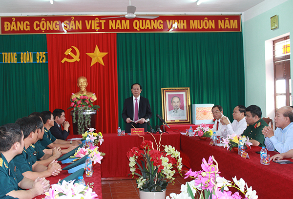 Chủ tịch nước thăm và làm việc tại Trung đoàn Không quân 925, Sư đoàn 372 - ảnh 2