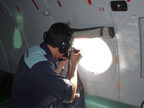 Mới: Việt Nam đã tiếp cận vị trí nghi ngờ có mảnh vỡ máy bay - ảnh 41