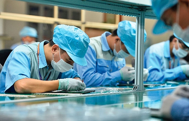 VN enterprises hurt by COVID-19 proposed five months tax payment leniency