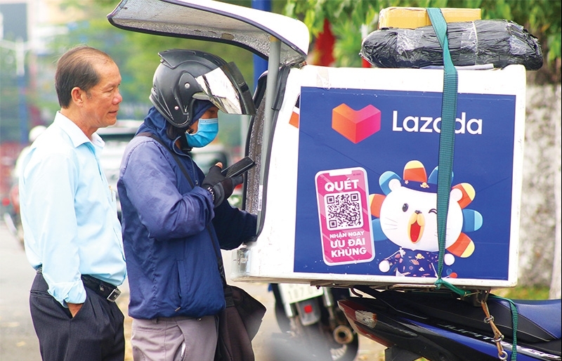 E-commerce titans step up fake product fight