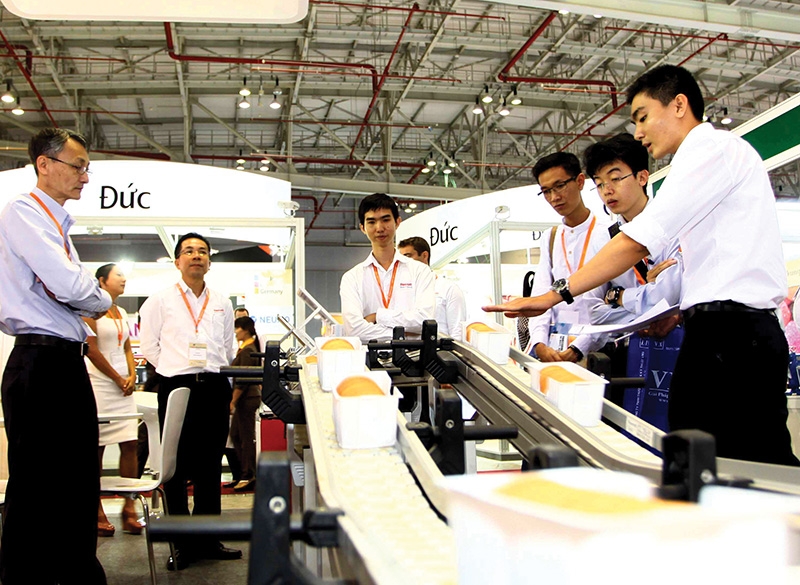 1496p 7 europe and vietnam draw ties together at time of dire need