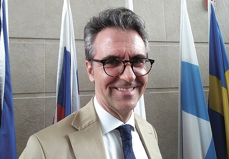 1496p 7 europe and vietnam draw ties together at time of dire need