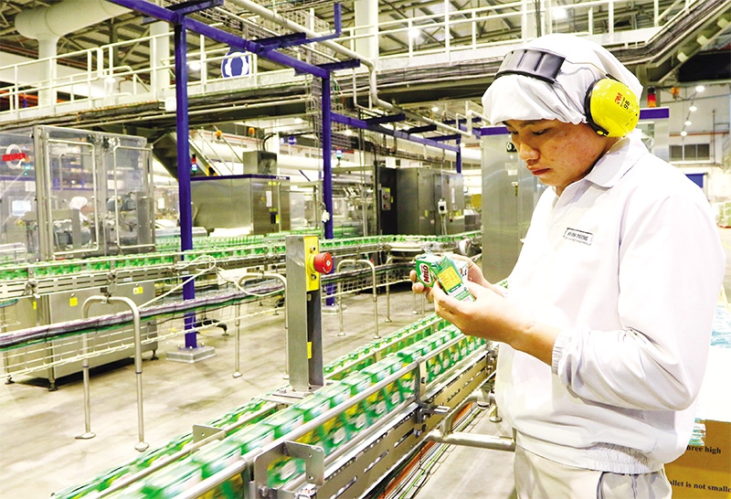 why international investors continue to flock to vietnam