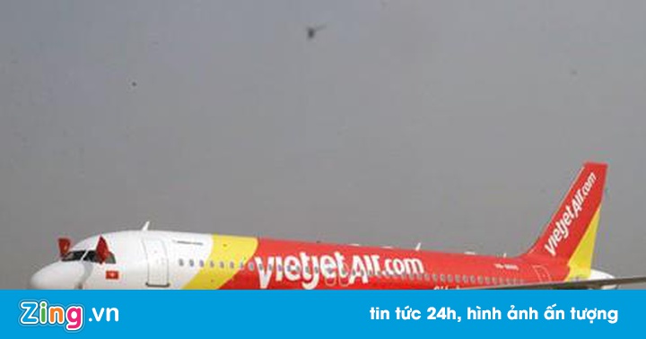 Nghe VietNamNet: Máy bay Vietjet Air đến trễ, cả trăm khách bức xúc