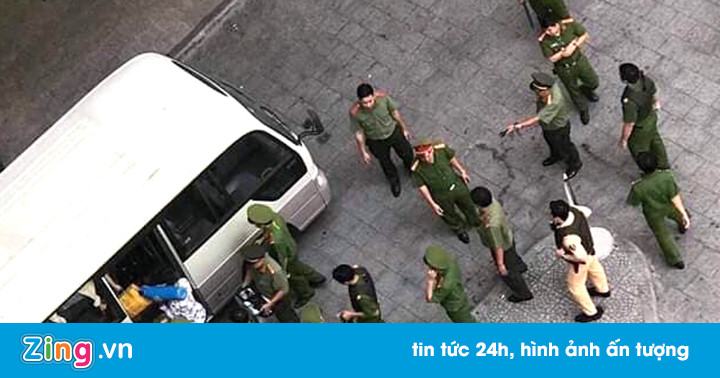 Nghe VietNamNet: Hơn 100 cảnh sát đột kích ổ bay lắc tại chung cư Gold View ở TP.HCM