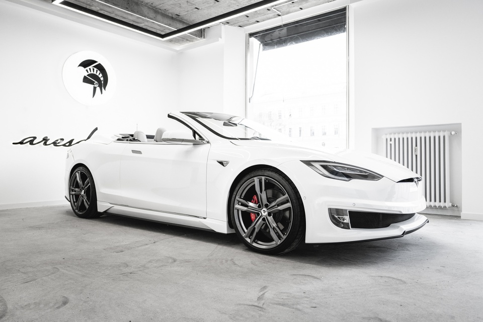 Tesla Model S được độ thành xe mui trần