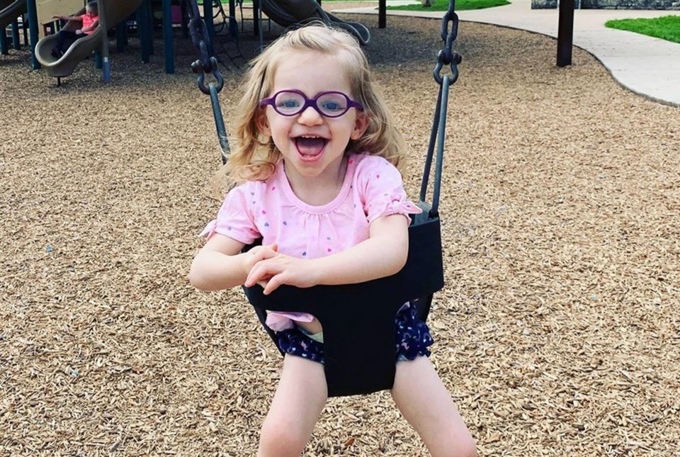 Cuộc sống của bé gái người Mỹ mắc 'hội chứng thiên thần'