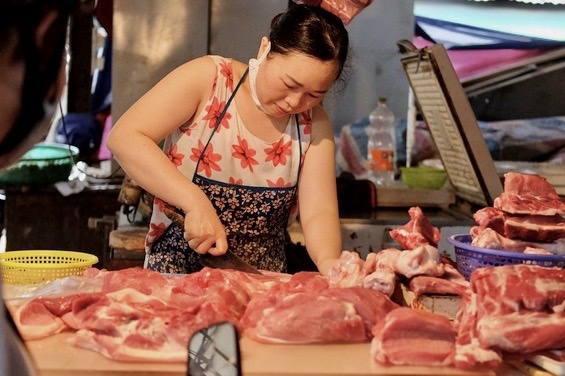 Hoa mắt với giá thịt lợn