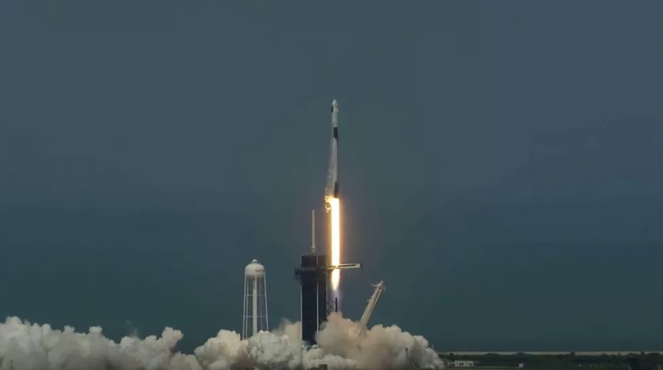 SpaceX, NASA thực hiện thành công sứ mệnh không gian lịch sử