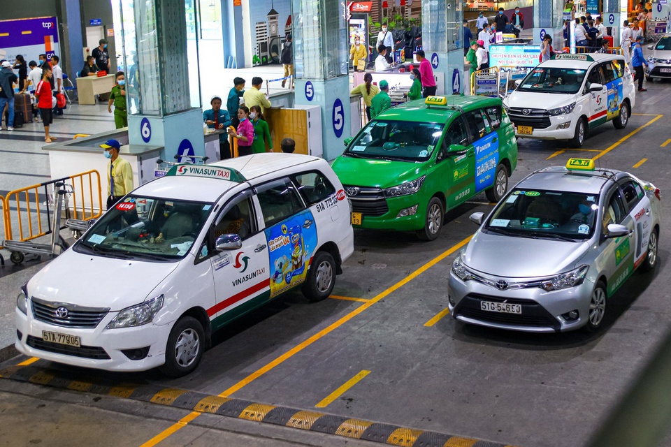 'Xe công nghệ muốn công bằng hãy đóng phí nhượng quyền ở sân bay'