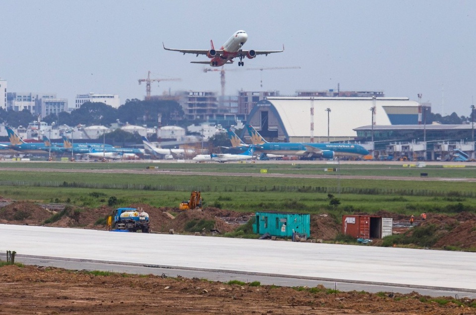 Bắt đầu bay thử đường băng mới ở sân bay Tân Sơn Nhất