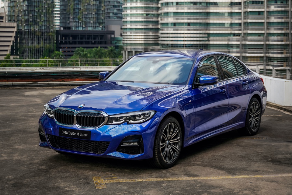 BMW 330e M Sport được ra mắt giá gần 65.000 USD