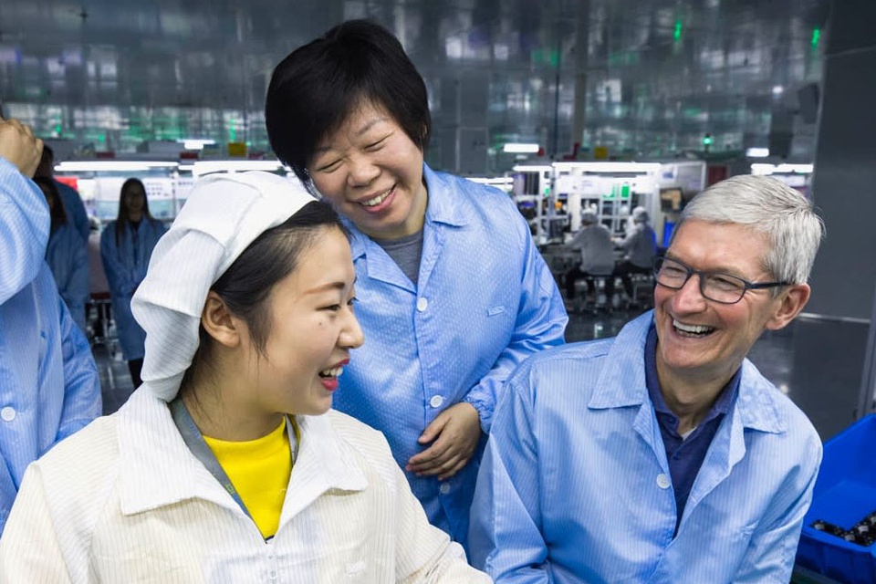 Nữ tỷ phú tự thân đang thách thức đối tác lâu năm của Apple