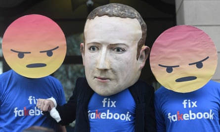 'Bày tiệc' toàn món thù hận cho người dùng, Facebook chẳng quan tâm