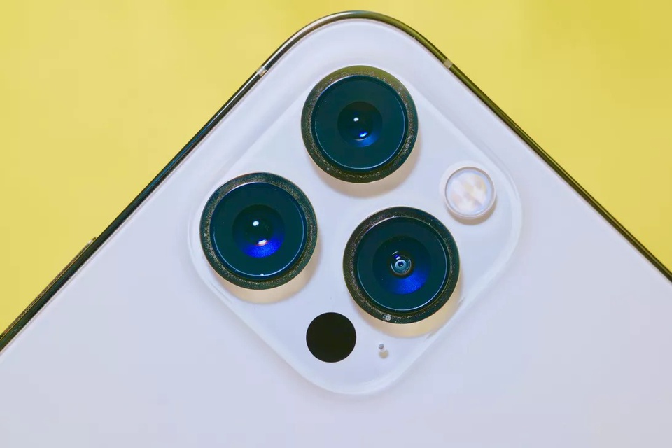 Chấm đen ở cụm camera iPhone 12 Pro là vũ khí bí mật của Apple