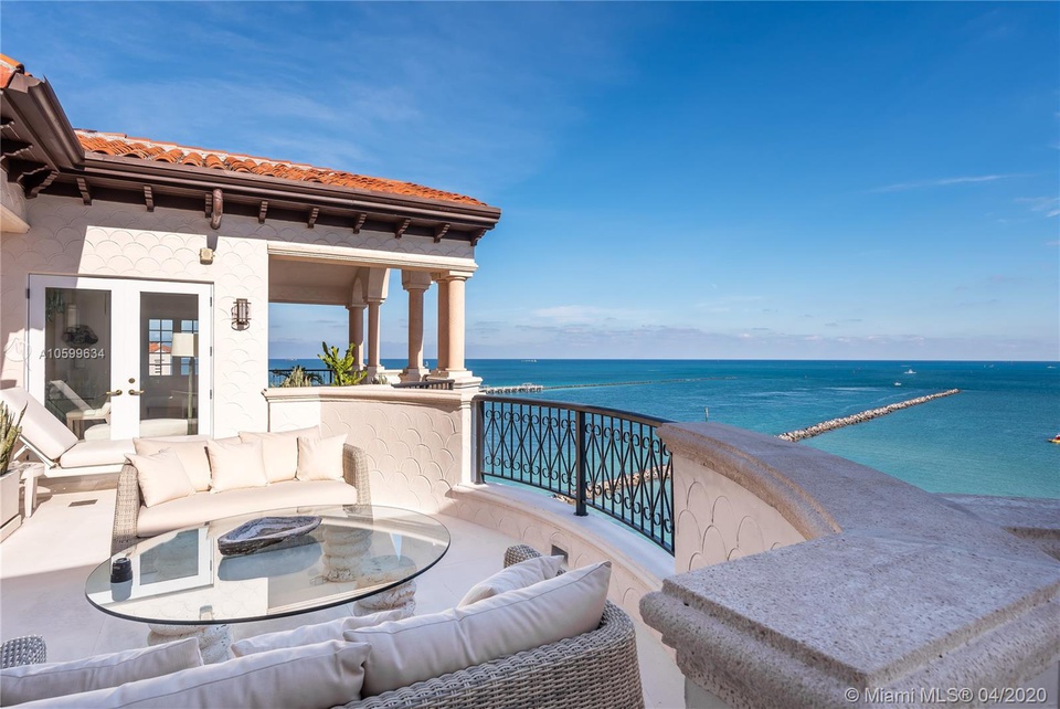 Căn penthouse ven biển 20 triệu USD của tỷ phú Canada