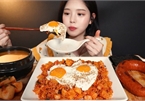YouTuber Hàn bị tố 'giả vờ nhai' rồi nhổ thức ăn trong clip mukbang