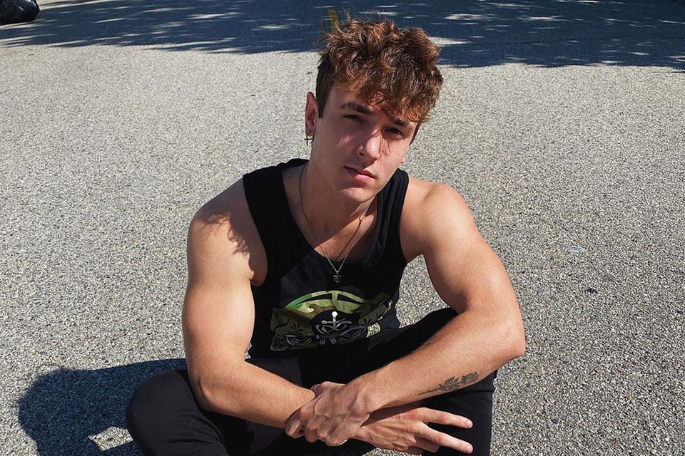 TikToker hành hung nhân viên phục vụ khi bị cấm hút thuốc