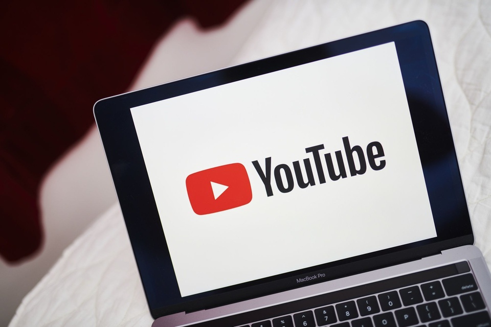 Nhiều kênh YouTube kiếm tiền nhờ đăng tin giả về bầu cử Mỹ