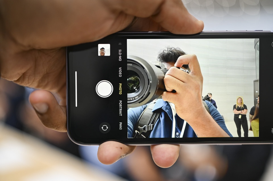 Nhiều tranh cãi về iPhone 12 tại Việt Nam