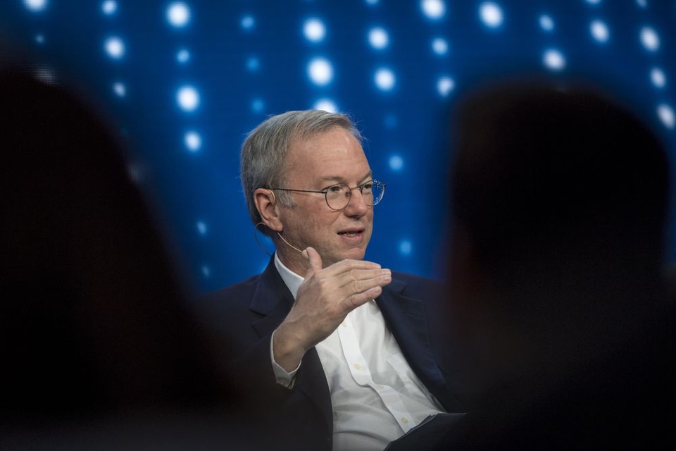 Cựu CEO Google: Mạng xã hội là chiếc loa cho kẻ ngốc