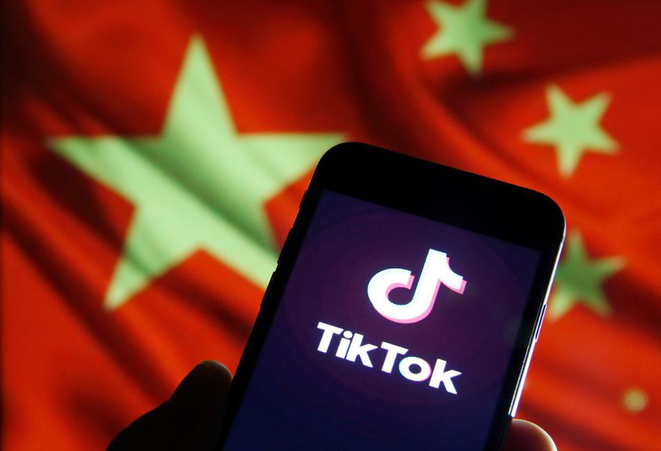Sợ app 'sập', các ngôi sao TikTok cân nhắc rời đi