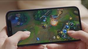 Pin iPhone 12 gây thất vọng cho game thủ, thua xa Android