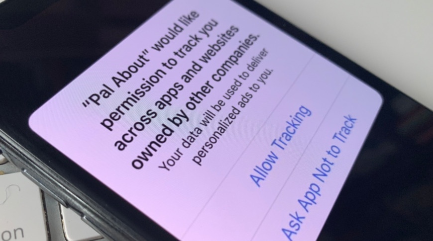 Apple vừa 'đâm nhát dao' vào Google, Facebook