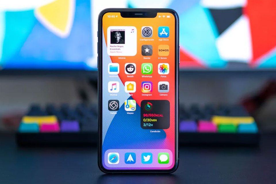Người dùng phàn nàn iOS 14 gây nóng máy, hao pin