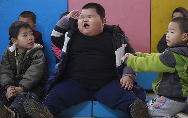 Cậu bé Trung Quốc nặng 90kg khi mới 6 tuổi