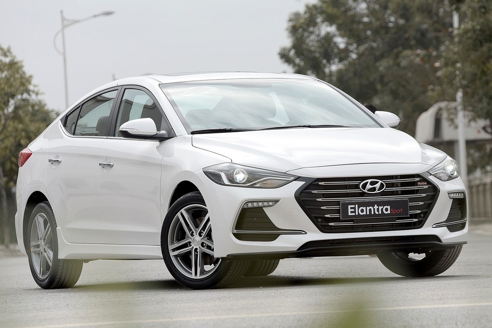 Bản cập nhật phần mềm của Hyundai Elantra tại Việt Nam gây tranh cãi