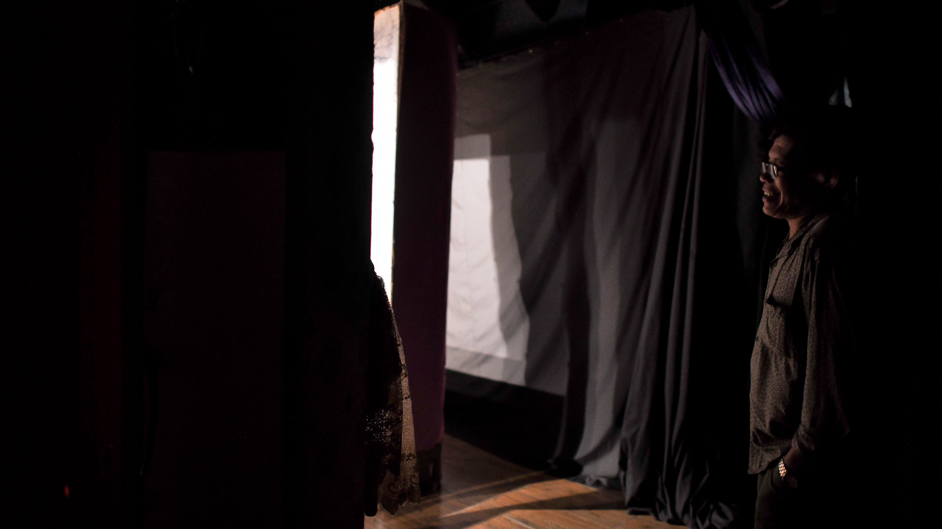 Dem dien cuoi o san khau Hong Van: Chuyen sau tam man nhung hinh anh 2