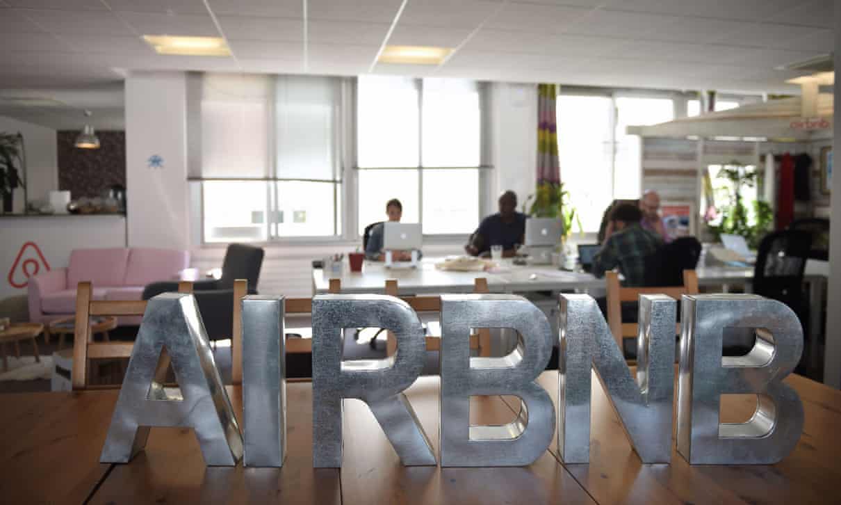 Airbnb tra 7 trieu USD cho nan nhan anh 1