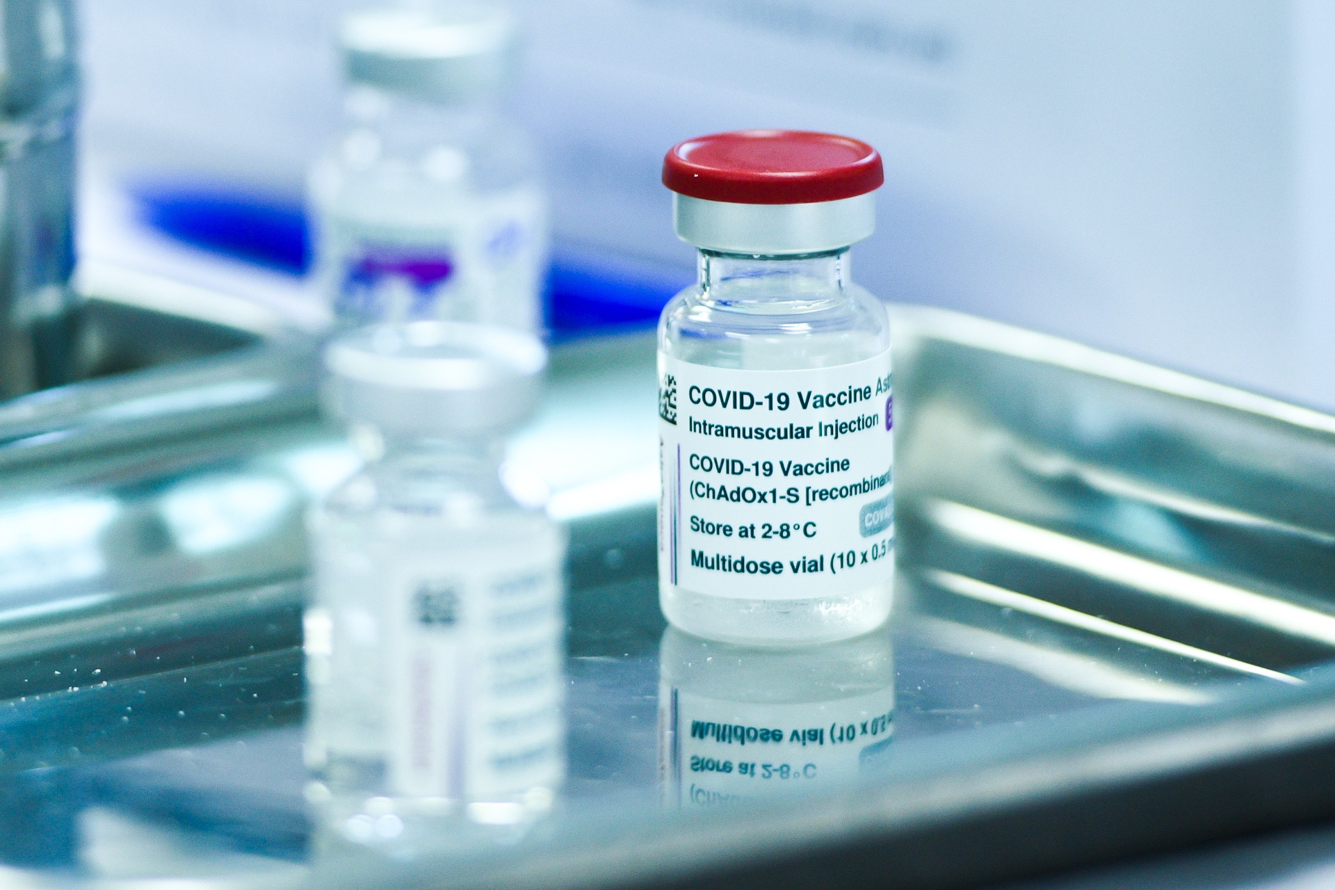 bac si truong huu khanh tiem vaccine anh 2