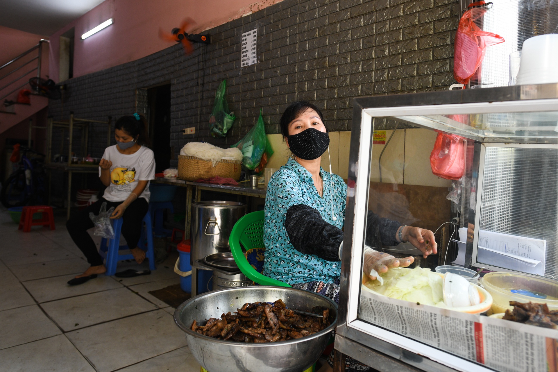 Bun cha Ha Noi, kinh doanh mua dich, ban mang ve anh 4